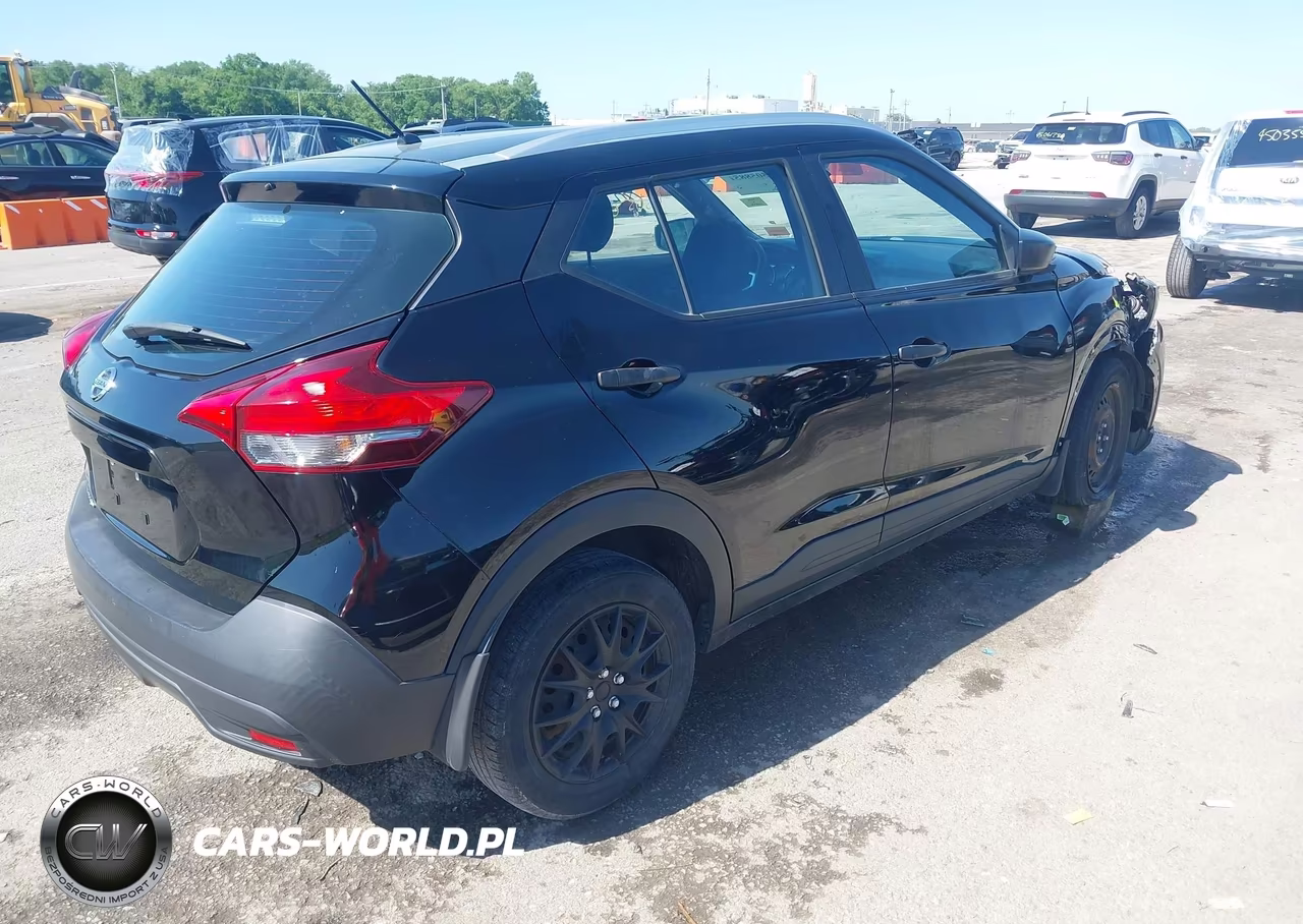 2019 Nissan Kicks S VIN:3N1CP5CUXKL559259 - 4