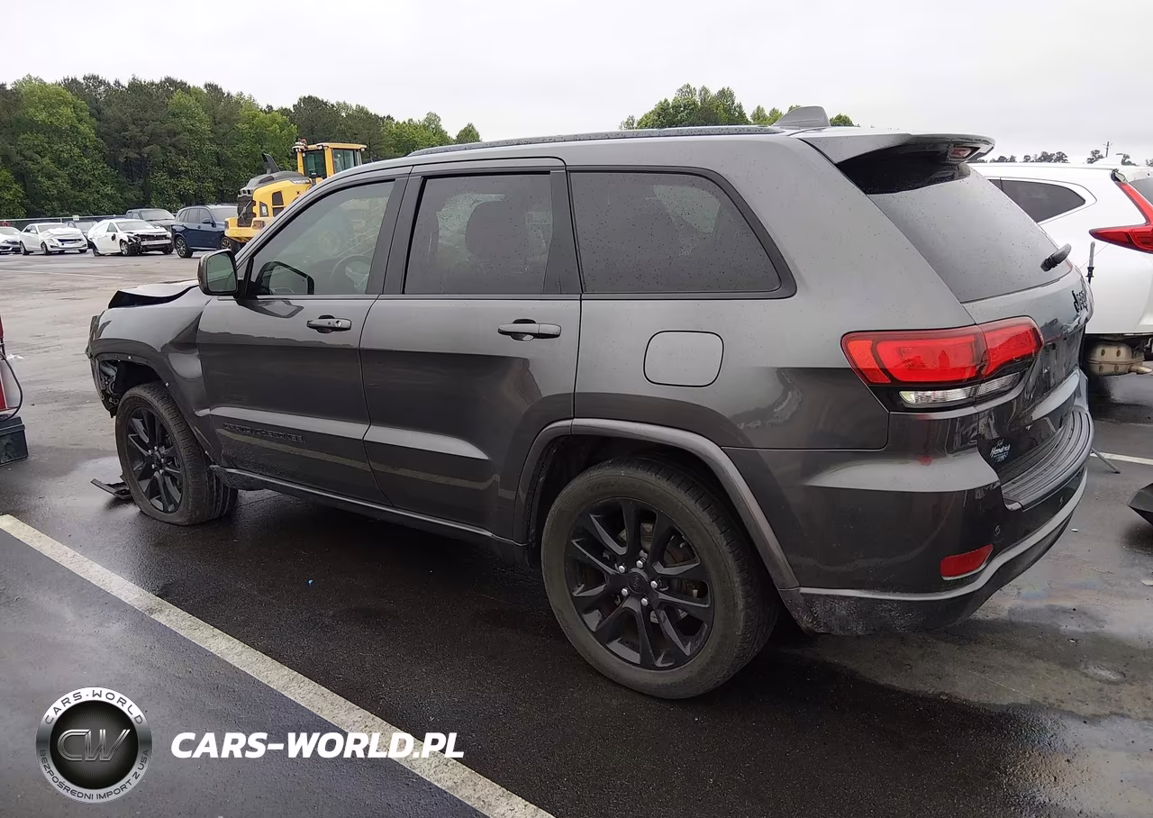 2020 Jeep Grand Cherokee Altitude 4X2 VIN:1C4RJEAG4LC329185 - 3