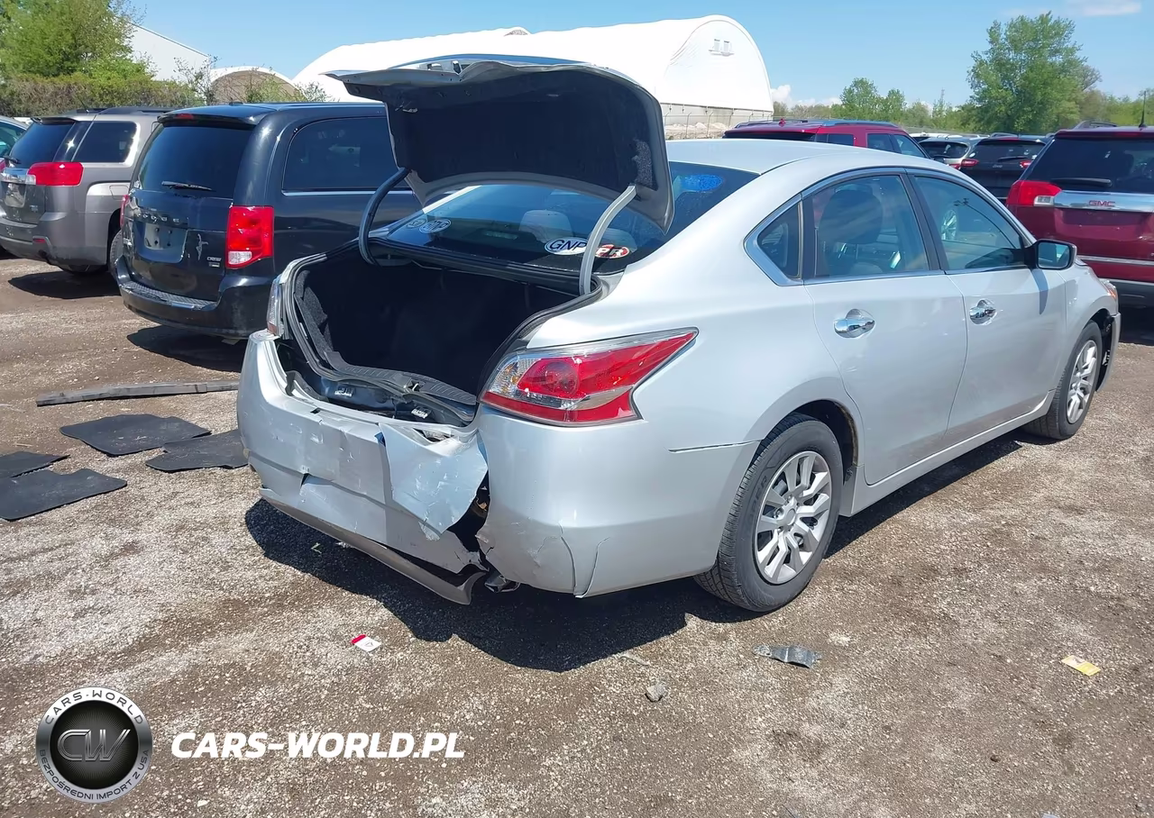 2015 Nissan Altima 2.5 S VIN:1N4AL3AP9FN907338 - 4