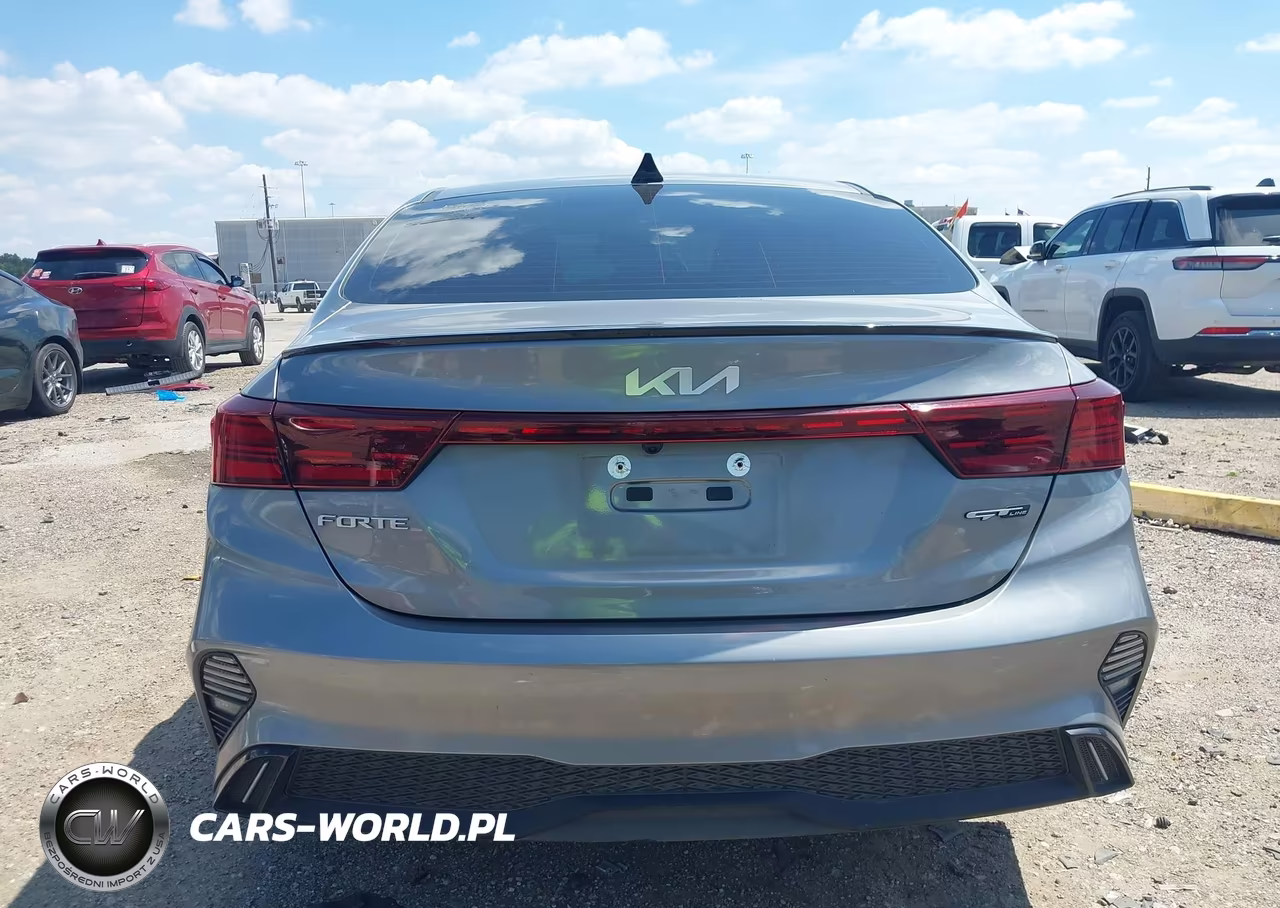 2024 Kia Forte Gt-Line VIN:3KPF54AD5RE810359 - 17