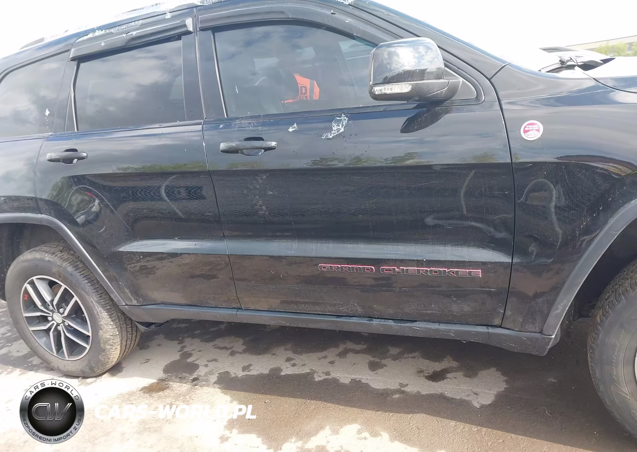 2018 Jeep Grand Cherokee Trailhawk 4X4 VIN:1C4RJFLG2JC335485 - 13