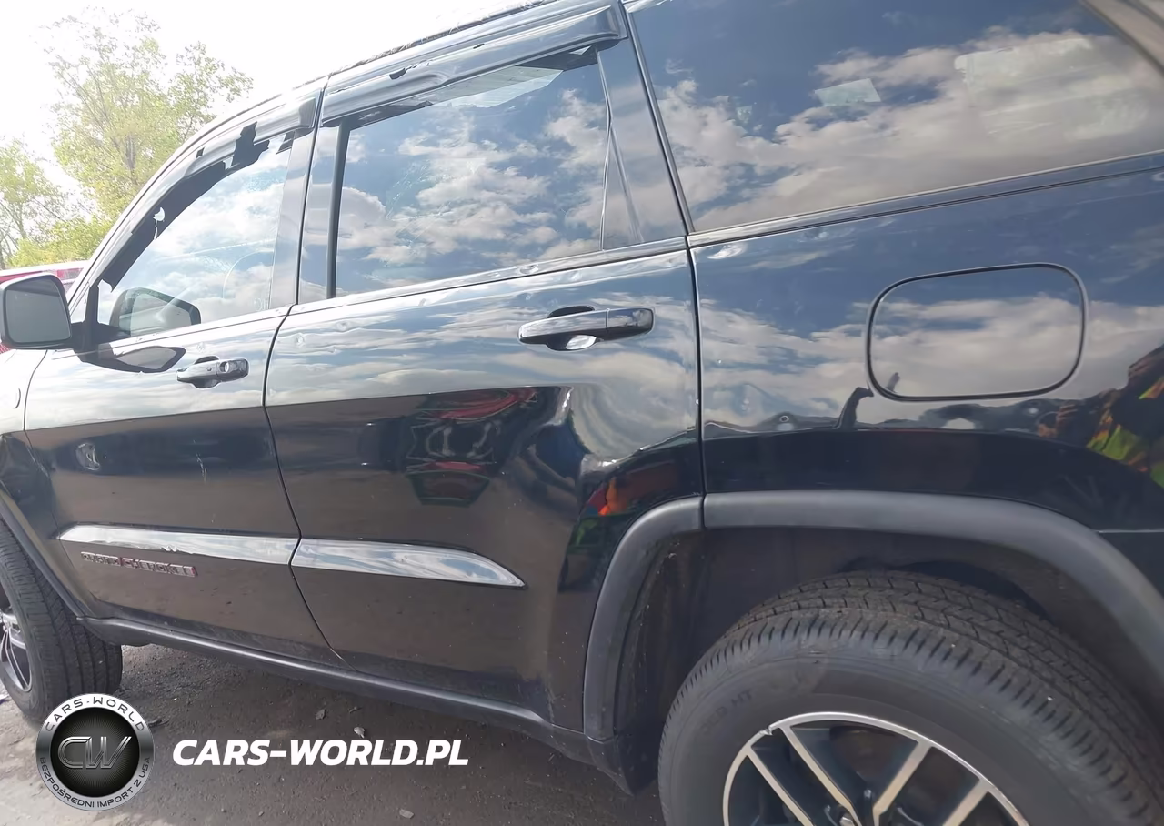 2018 Jeep Grand Cherokee Trailhawk 4X4 VIN:1C4RJFLG2JC335485 - 14