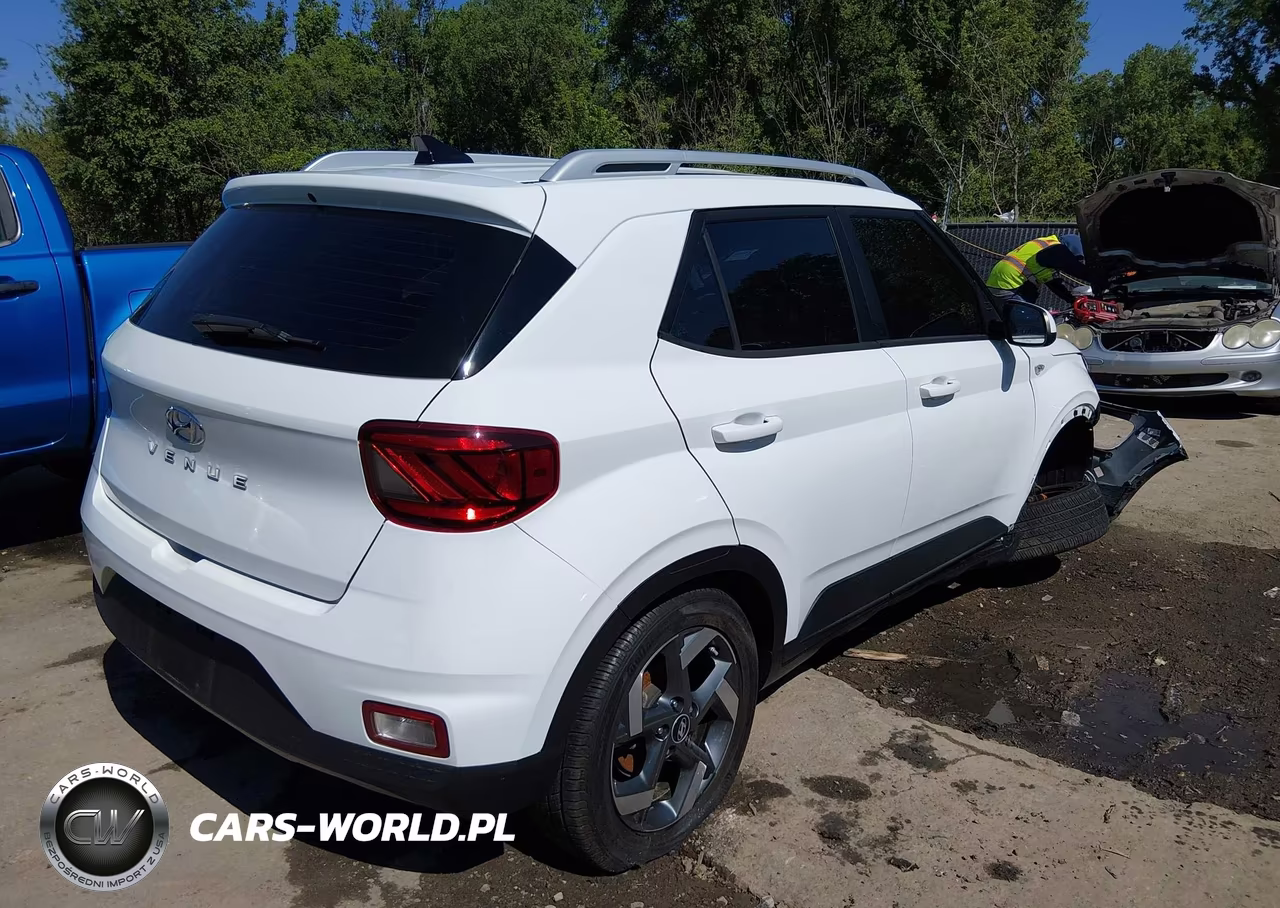 2021 Hyundai Venue Sel VIN:KMHRC8A37MU129546 - 4