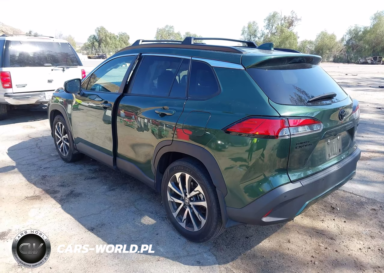 2022 Toyota Corolla Cross Xle VIN:7MUDAAAG1NV021210 - 3