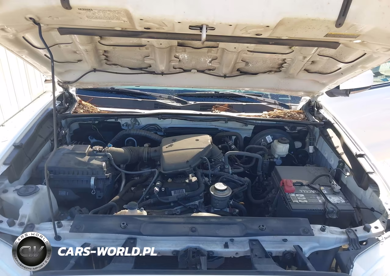 2018 Toyota Tacoma Sr VIN:5TFAX5GN9JX122475 - 10
