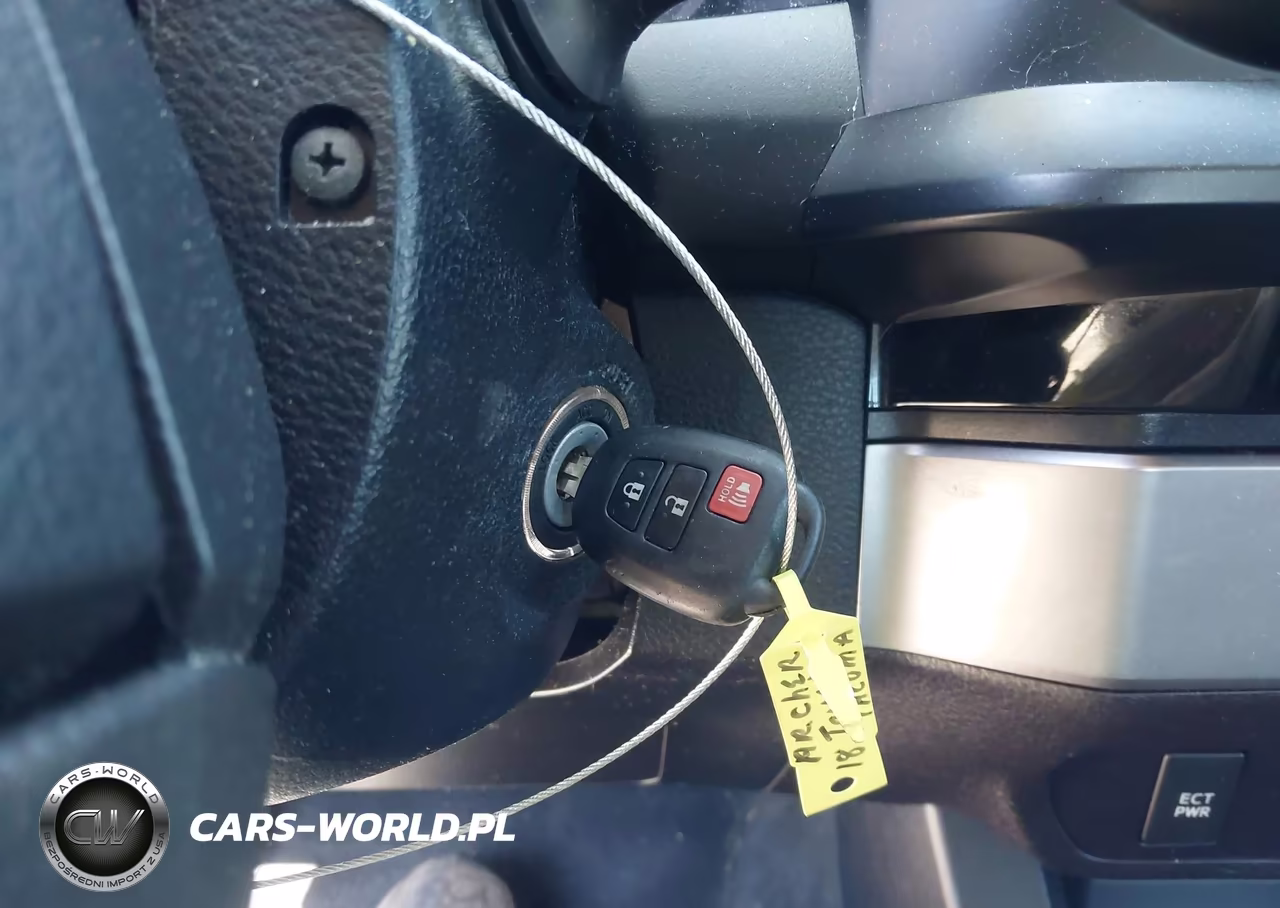 2018 Toyota Tacoma Sr VIN:5TFAX5GN9JX122475 - 11