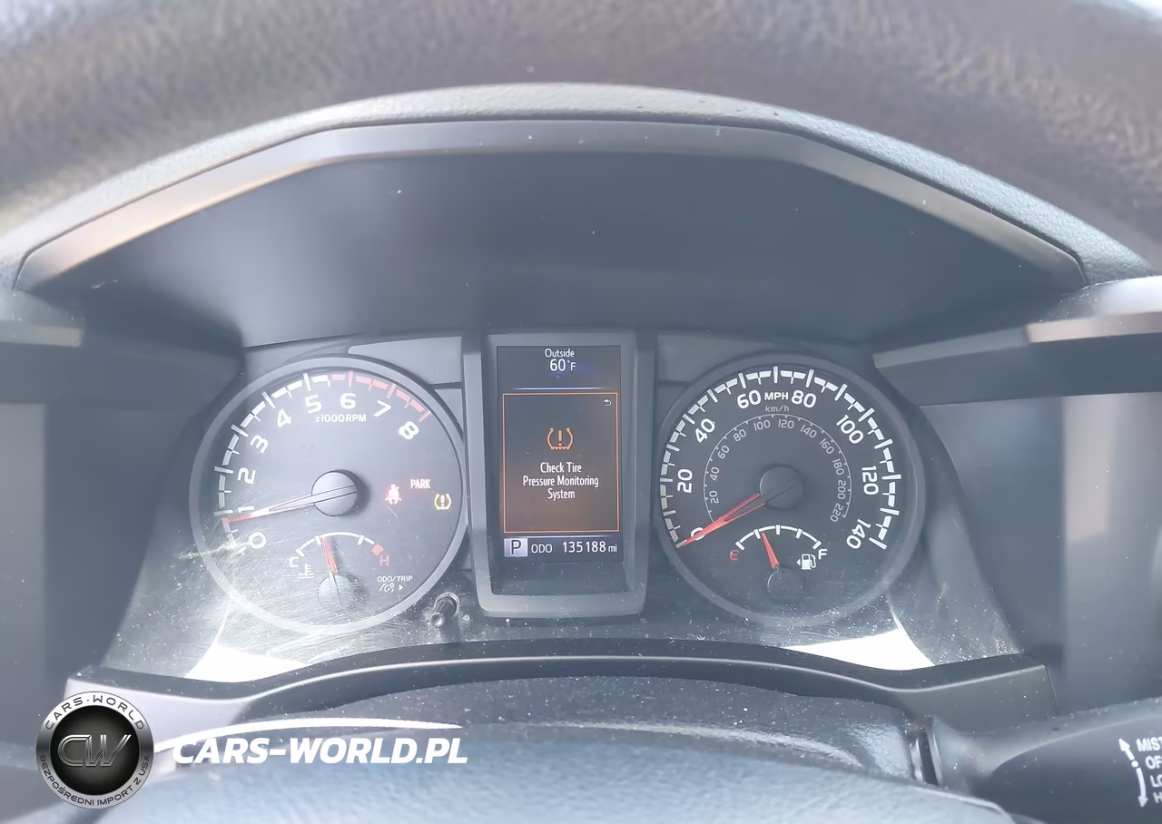 2018 Toyota Tacoma Sr VIN:5TFAX5GN9JX122475 - 7