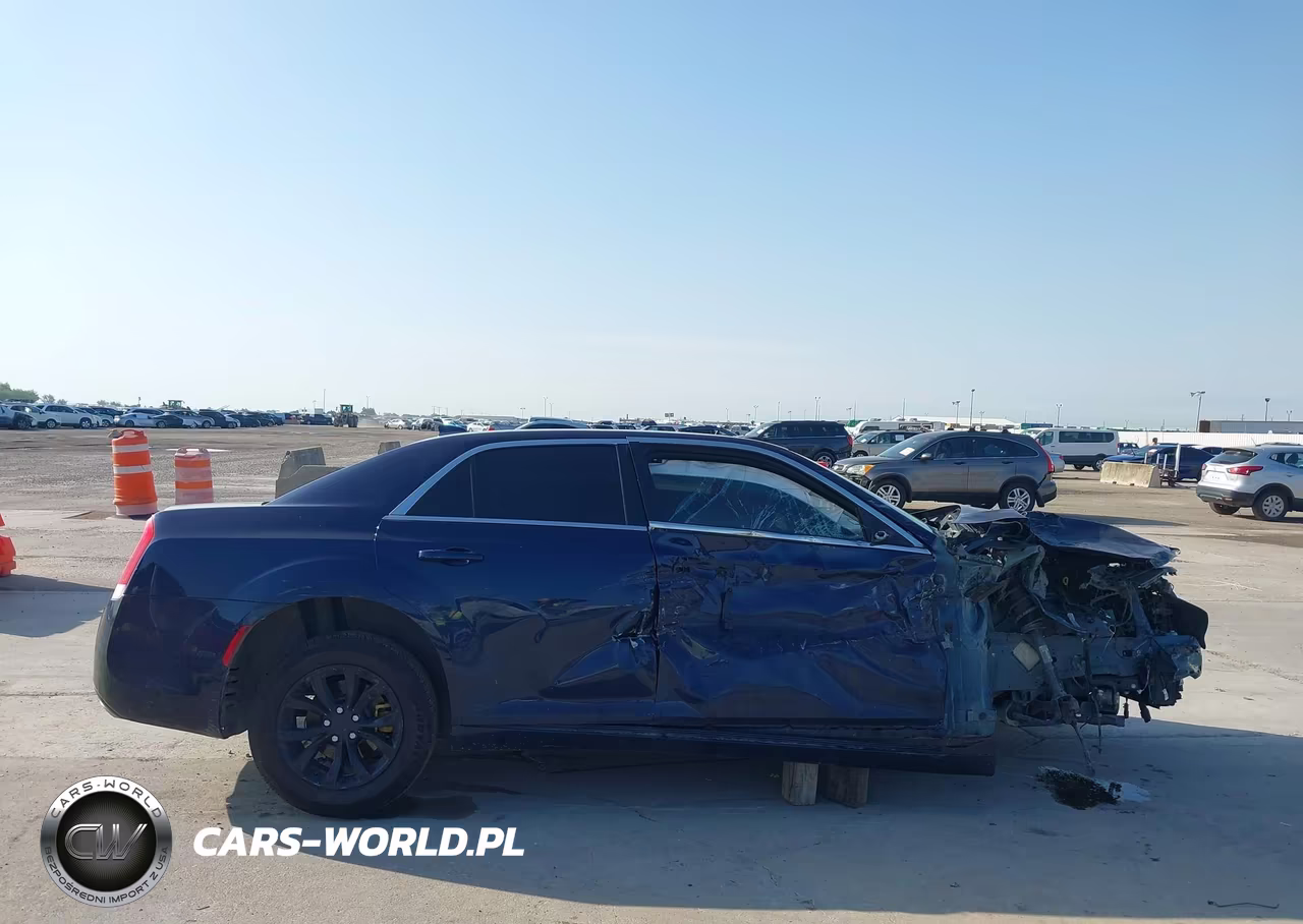 2015 Chrysler 300 Limited VIN:2C3CCAAG2FH921957 - 14