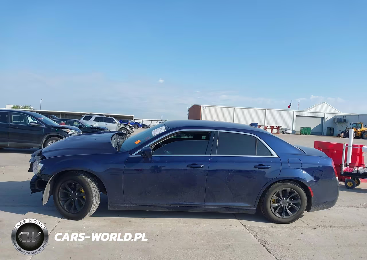 2015 Chrysler 300 Limited VIN:2C3CCAAG2FH921957 - 15
