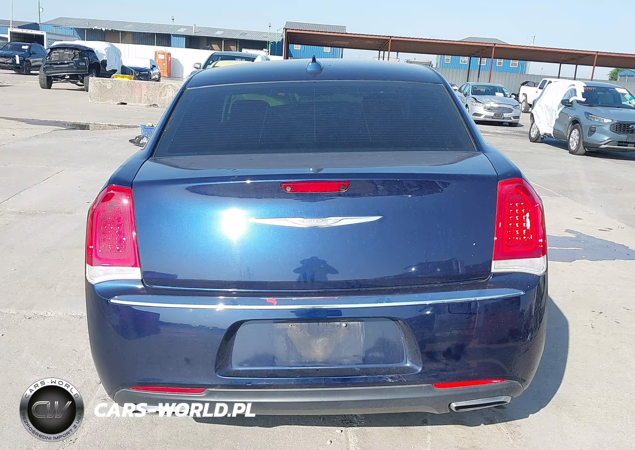 2015 Chrysler 300 Limited VIN:2C3CCAAG2FH921957 - 17