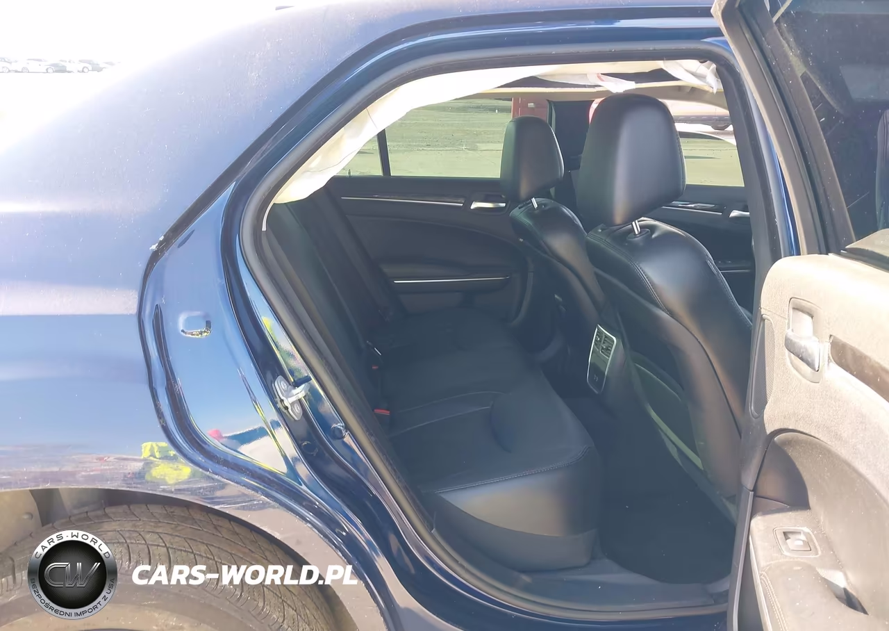 2015 Chrysler 300 Limited VIN:2C3CCAAG2FH921957 - 8