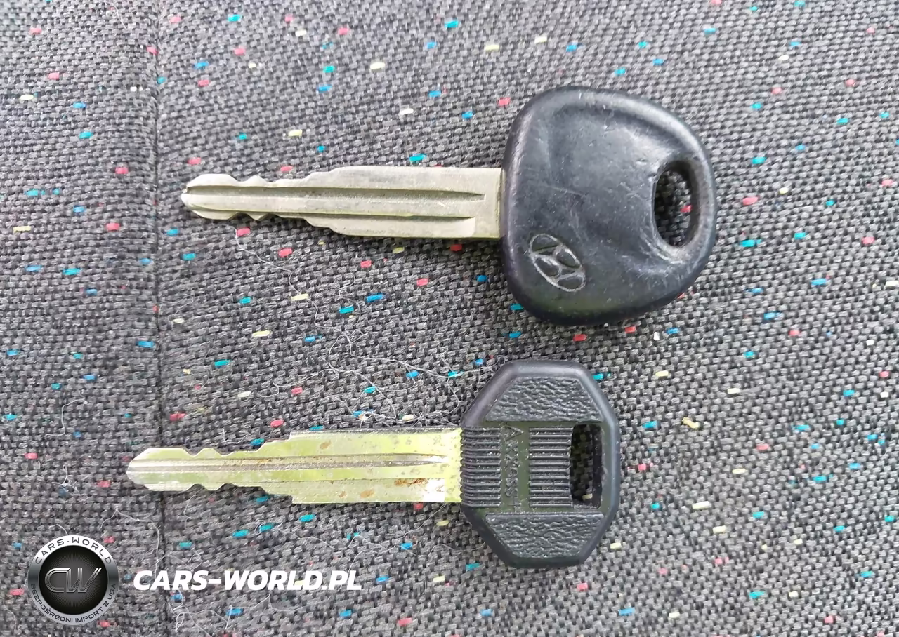 2002 Hyundai Accent L VIN:KMHCF35G92U167158 - 11