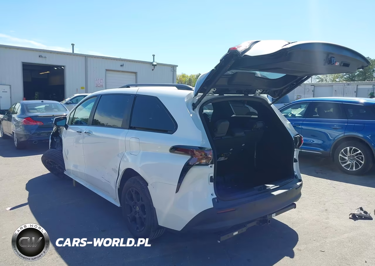2026 Toyota Sienna Woodland Edition VIN:5TDCSKFC0TS251509 - 3