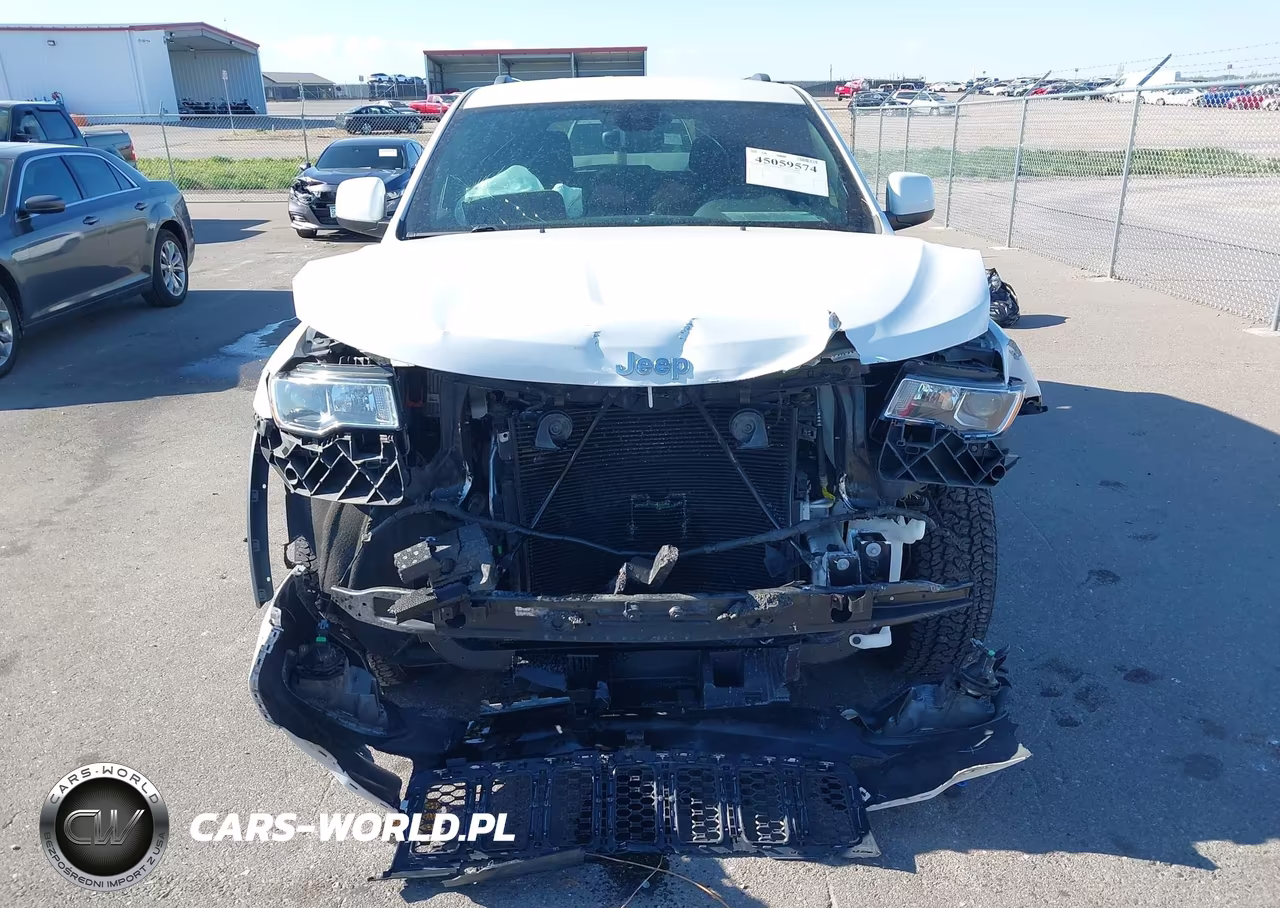 2017 Jeep Grand Cherokee Laredo VIN:1C4RJFAGXHC645672 - 12