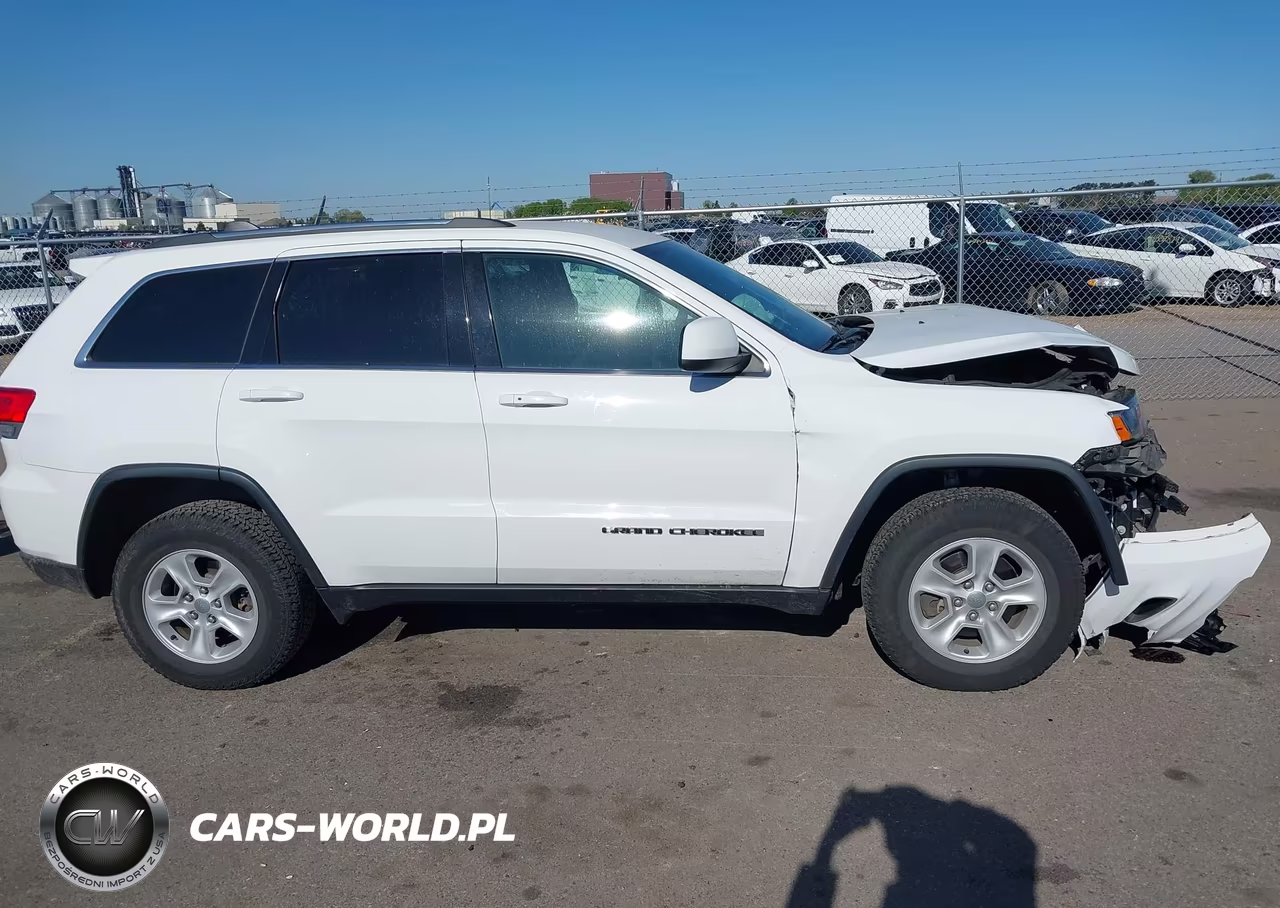 2017 Jeep Grand Cherokee Laredo VIN:1C4RJFAGXHC645672 - 13