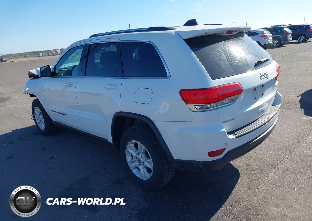 2017 Jeep Grand Cherokee Laredo VIN:1C4RJFAGXHC645672 - 3