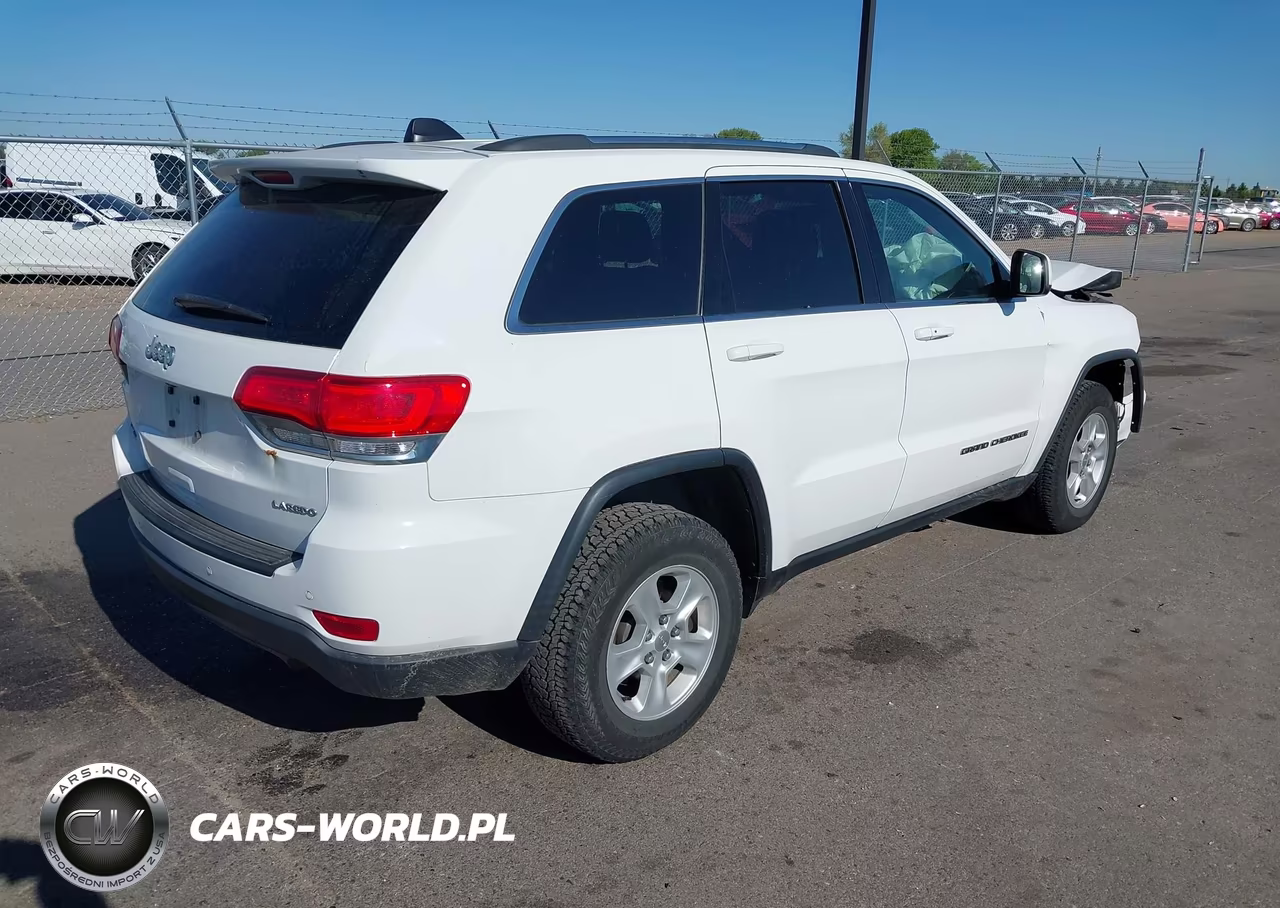 2017 Jeep Grand Cherokee Laredo VIN:1C4RJFAGXHC645672 - 4