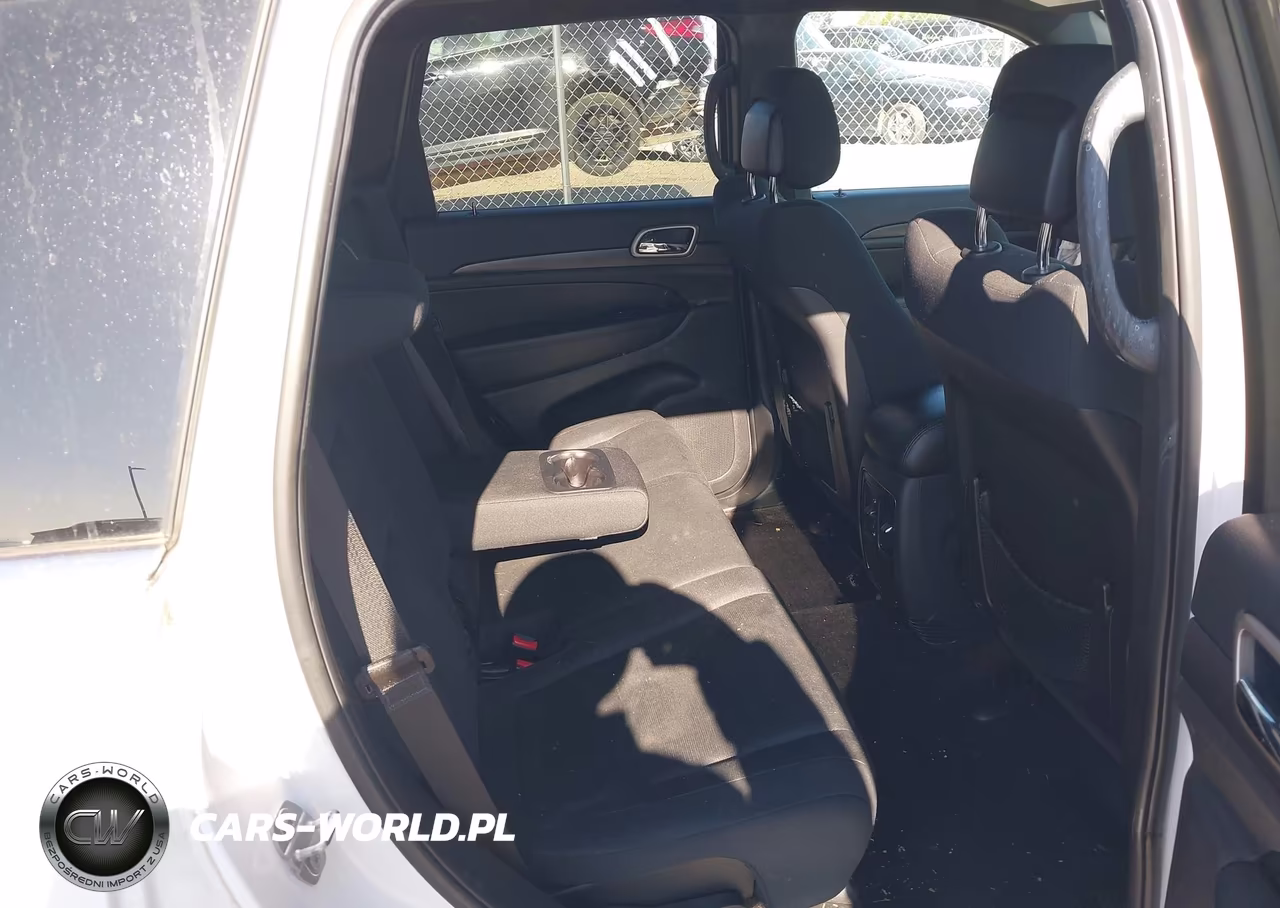 2017 Jeep Grand Cherokee Laredo VIN:1C4RJFAGXHC645672 - 8