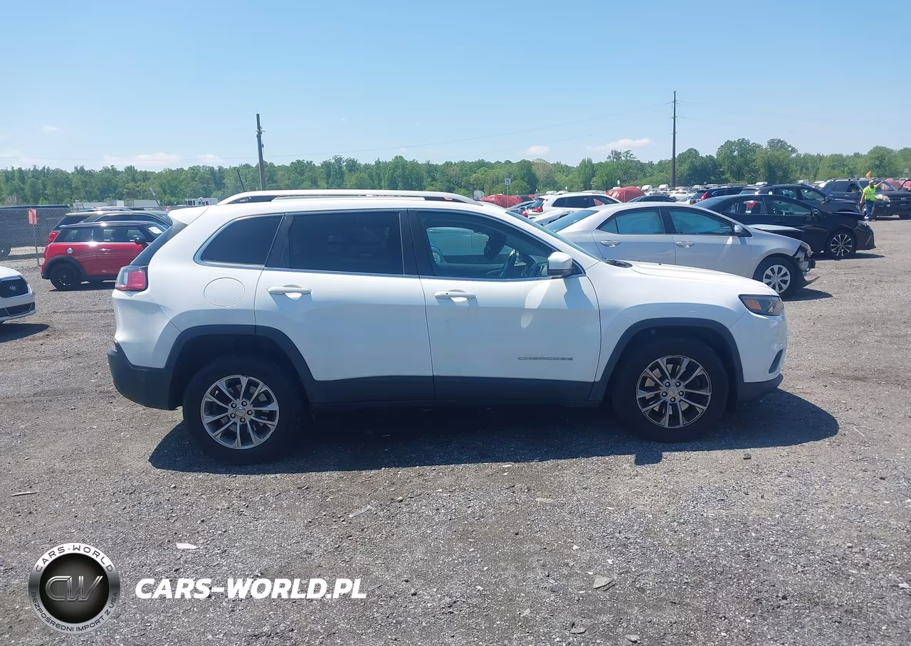 2019 Jeep Cherokee Latitude Plus 4X4 VIN:1C4PJMLXXKD155775 - 13