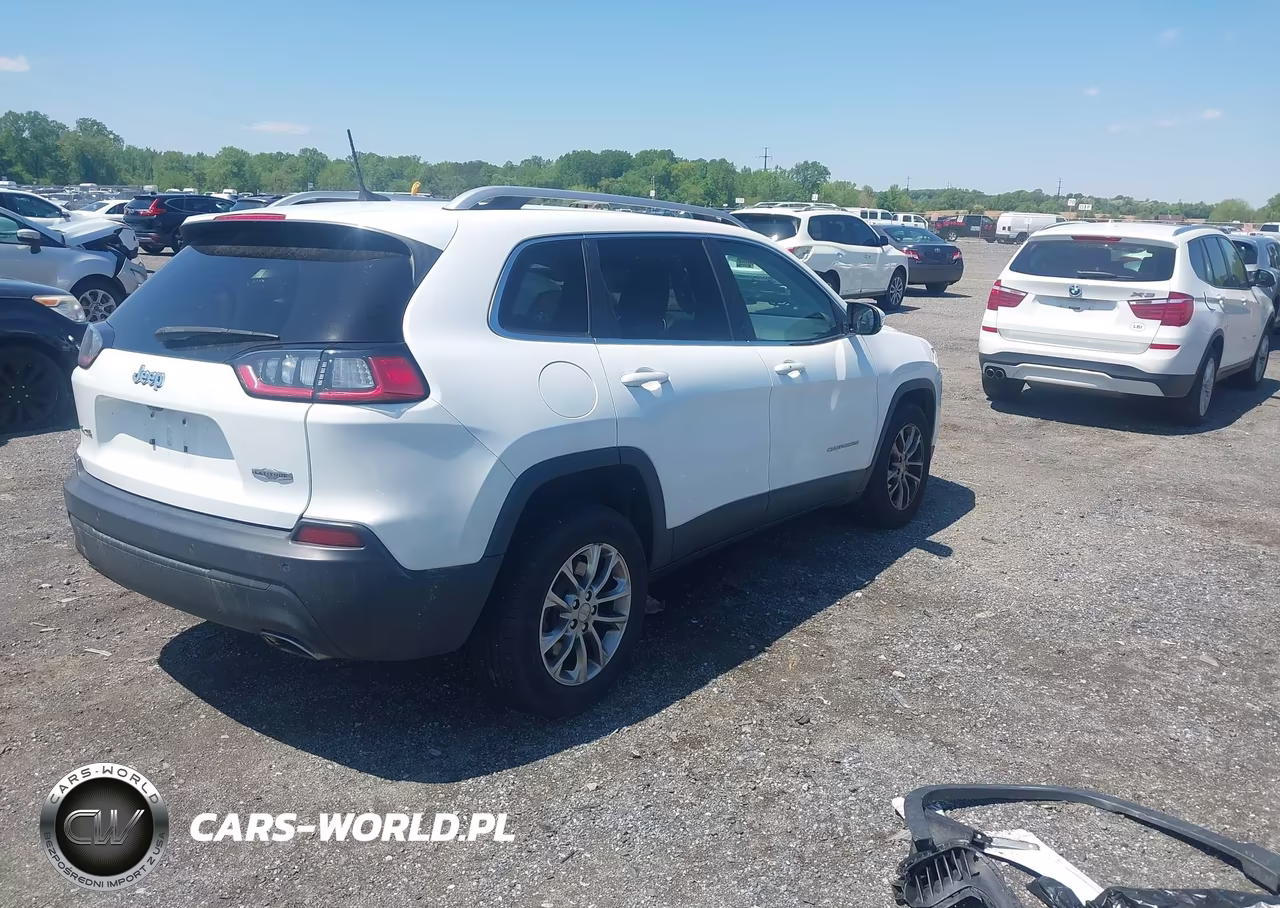 2019 Jeep Cherokee Latitude Plus 4X4 VIN:1C4PJMLXXKD155775 - 4