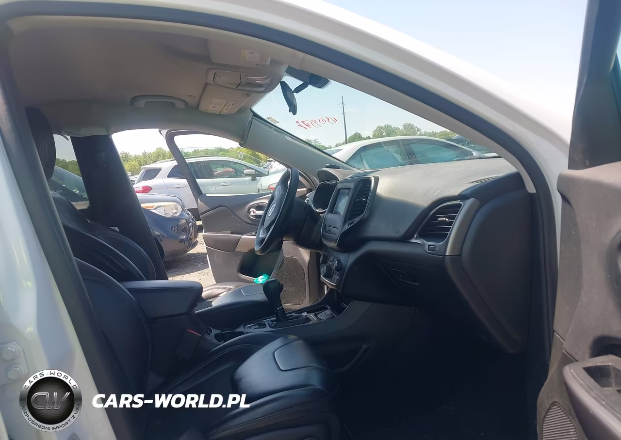 2019 Jeep Cherokee Latitude Plus 4X4 VIN:1C4PJMLXXKD155775 - 5