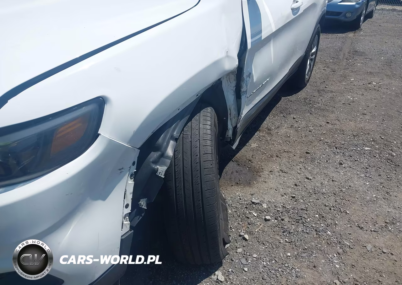 2019 Jeep Cherokee Latitude Plus 4X4 VIN:1C4PJMLXXKD155775 - 6