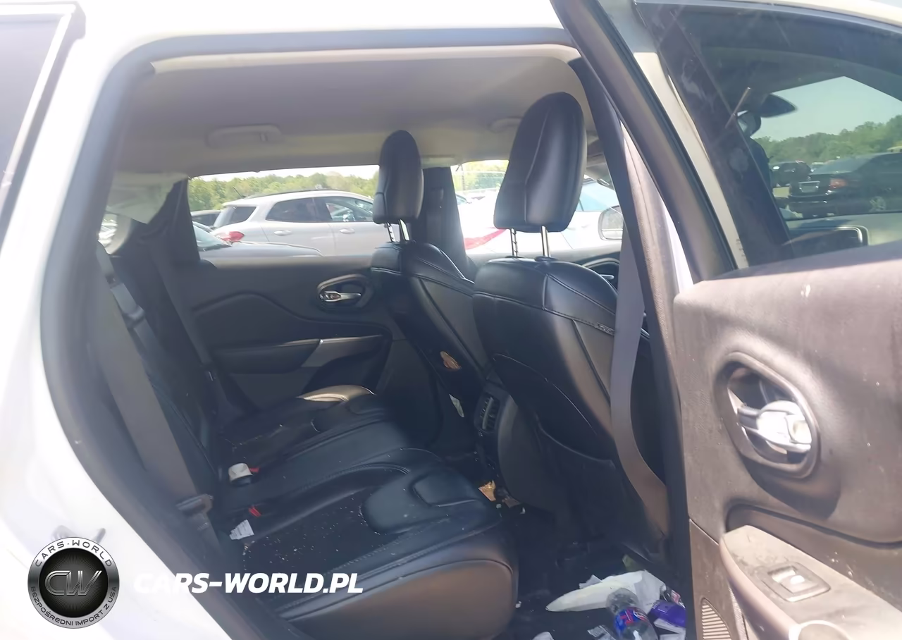 2019 Jeep Cherokee Latitude Plus 4X4 VIN:1C4PJMLXXKD155775 - 8