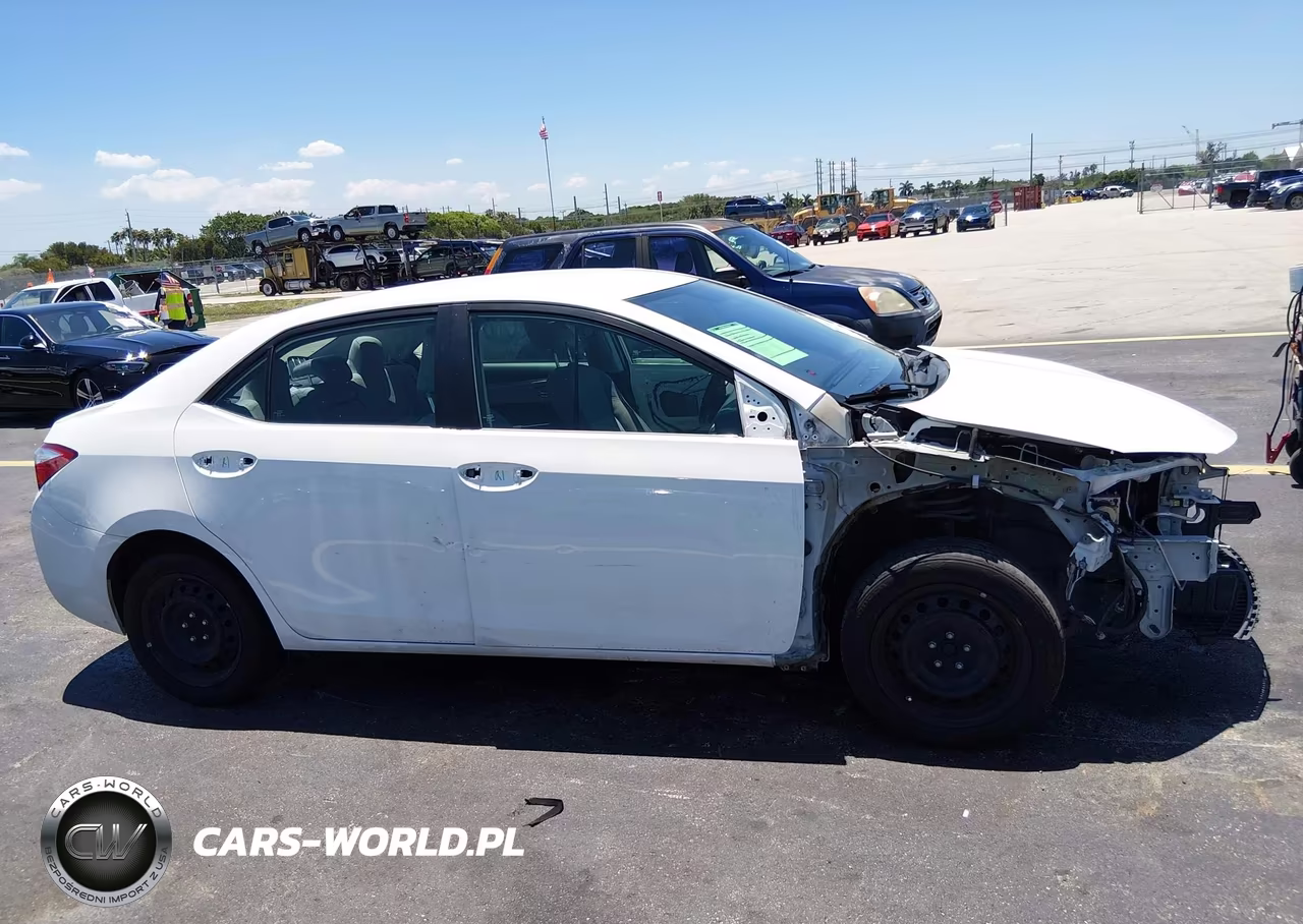 2016 Toyota Corolla Le VIN:5YFBURHE8GP547356 - 14