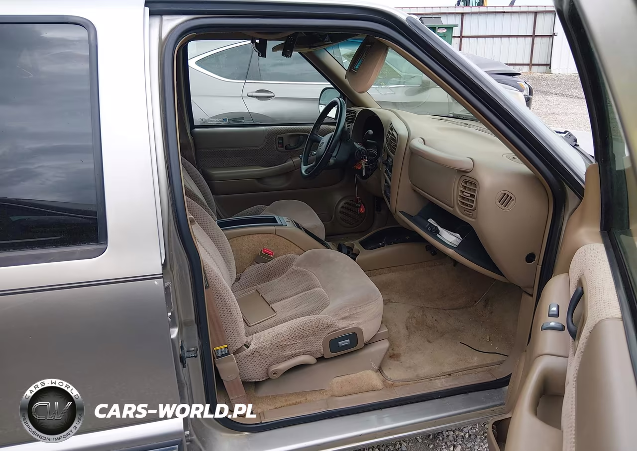 2000 Chevrolet Blazer VIN:1GNCS13W1Y2214936 - 5