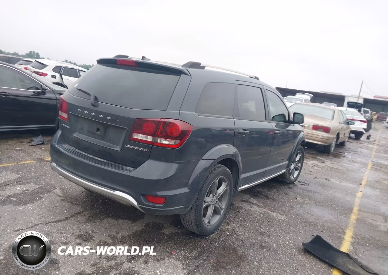 2018 Dodge Journey Crossroad VIN:3C4PDCGB4JT141394 - 4