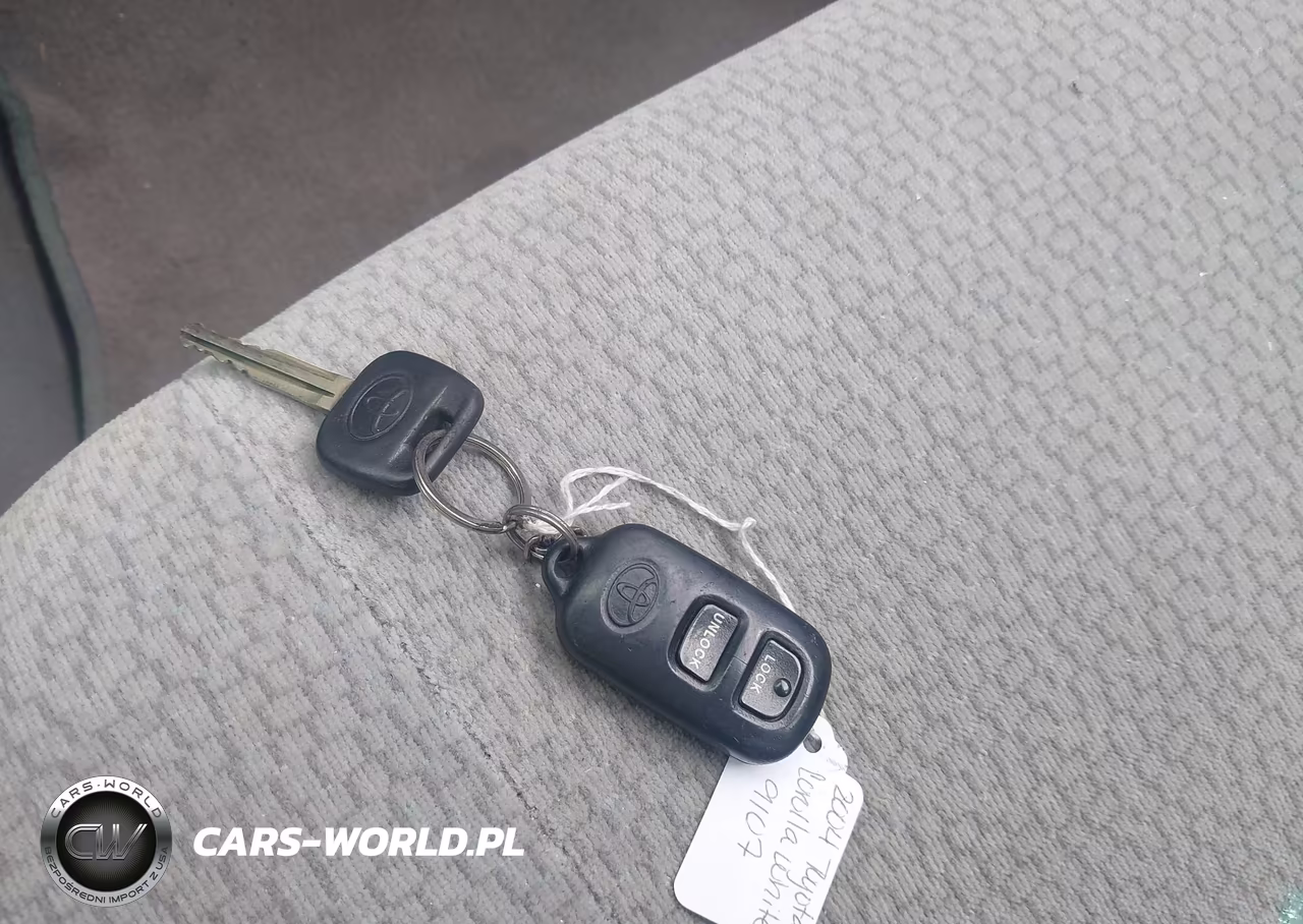2004 Toyota Corolla Le VIN:1NXBR32E24Z329107 - 11