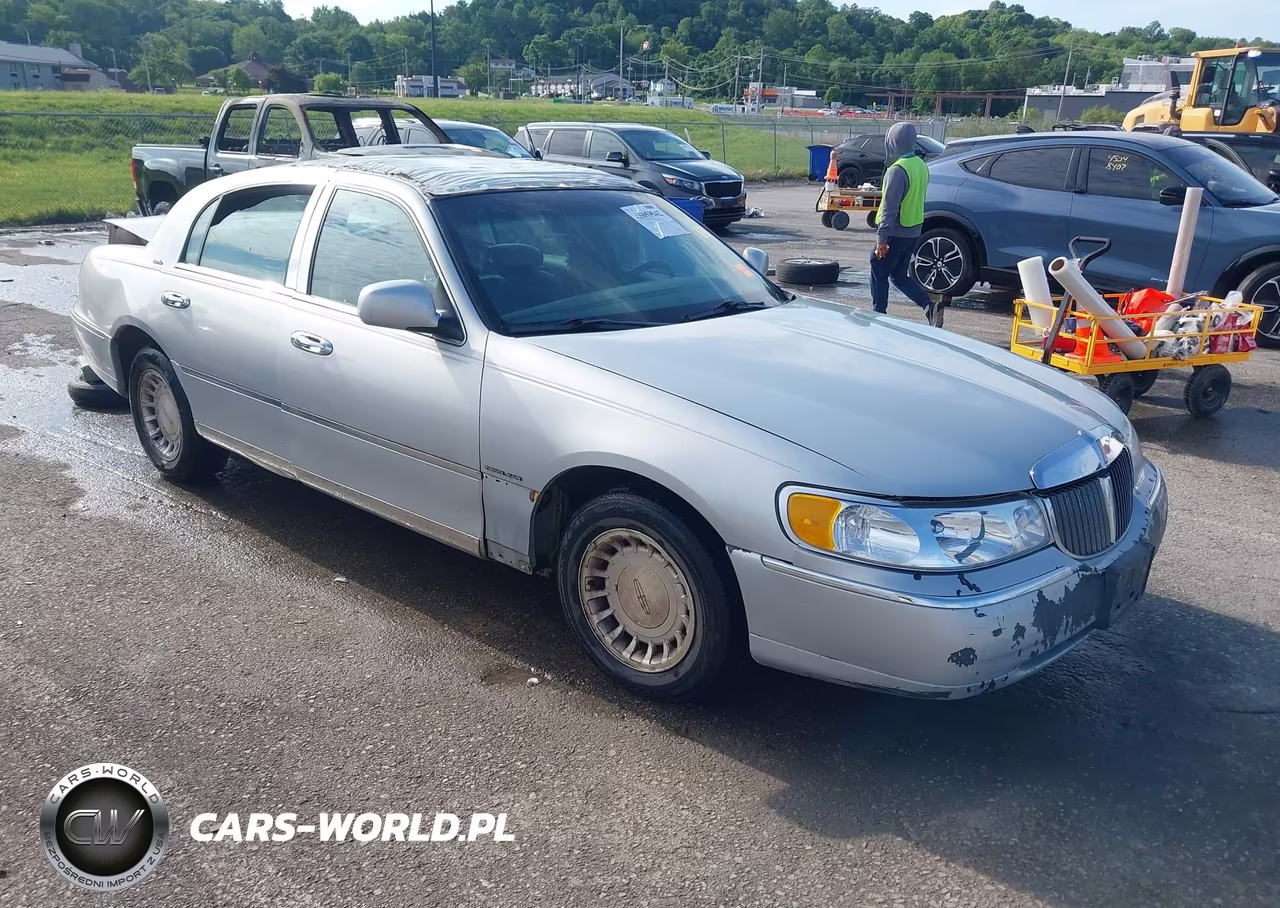 2001 Lincoln Town Car Executive