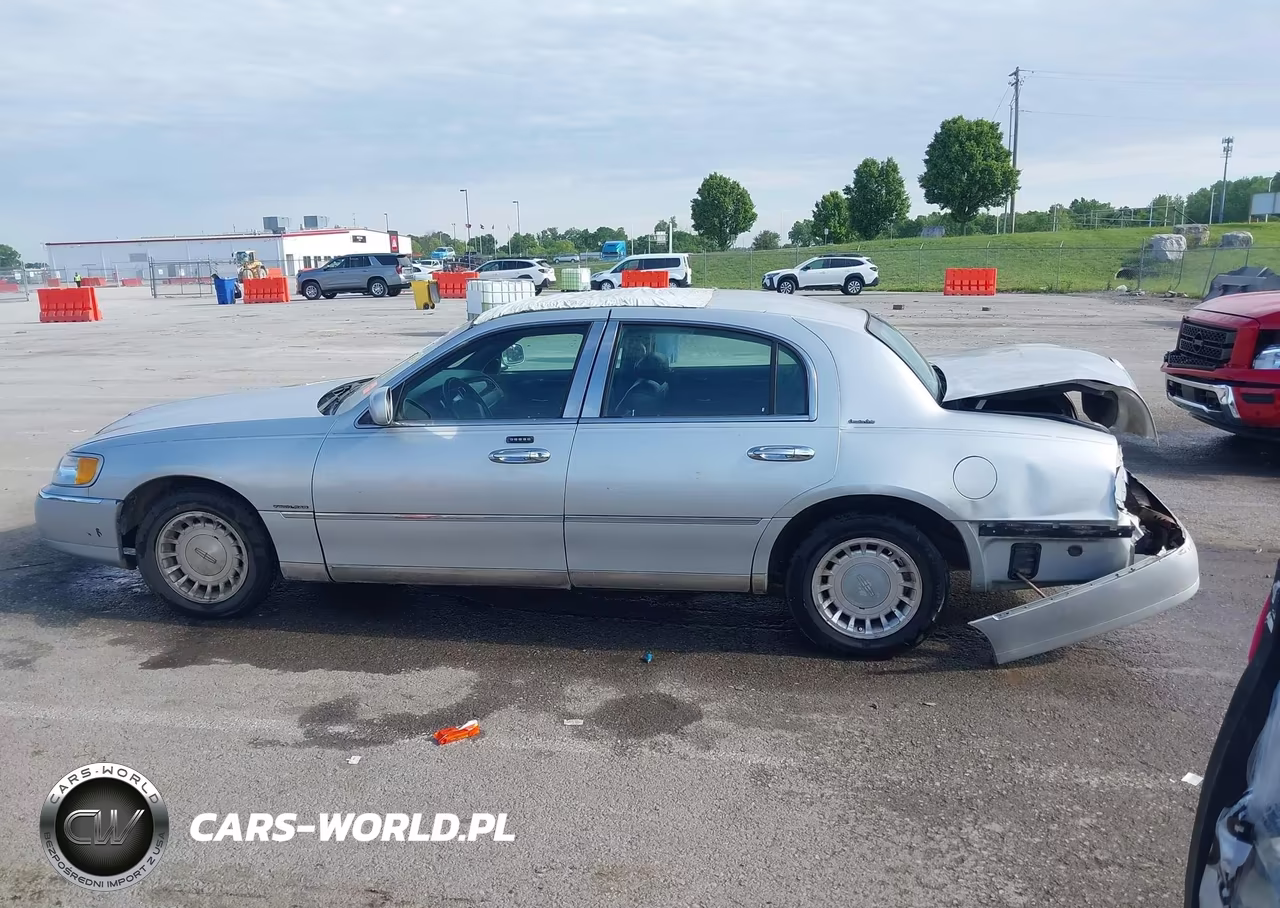 2001 Lincoln Town Car Executive VIN:1LNHM81W01Y672910 - 15