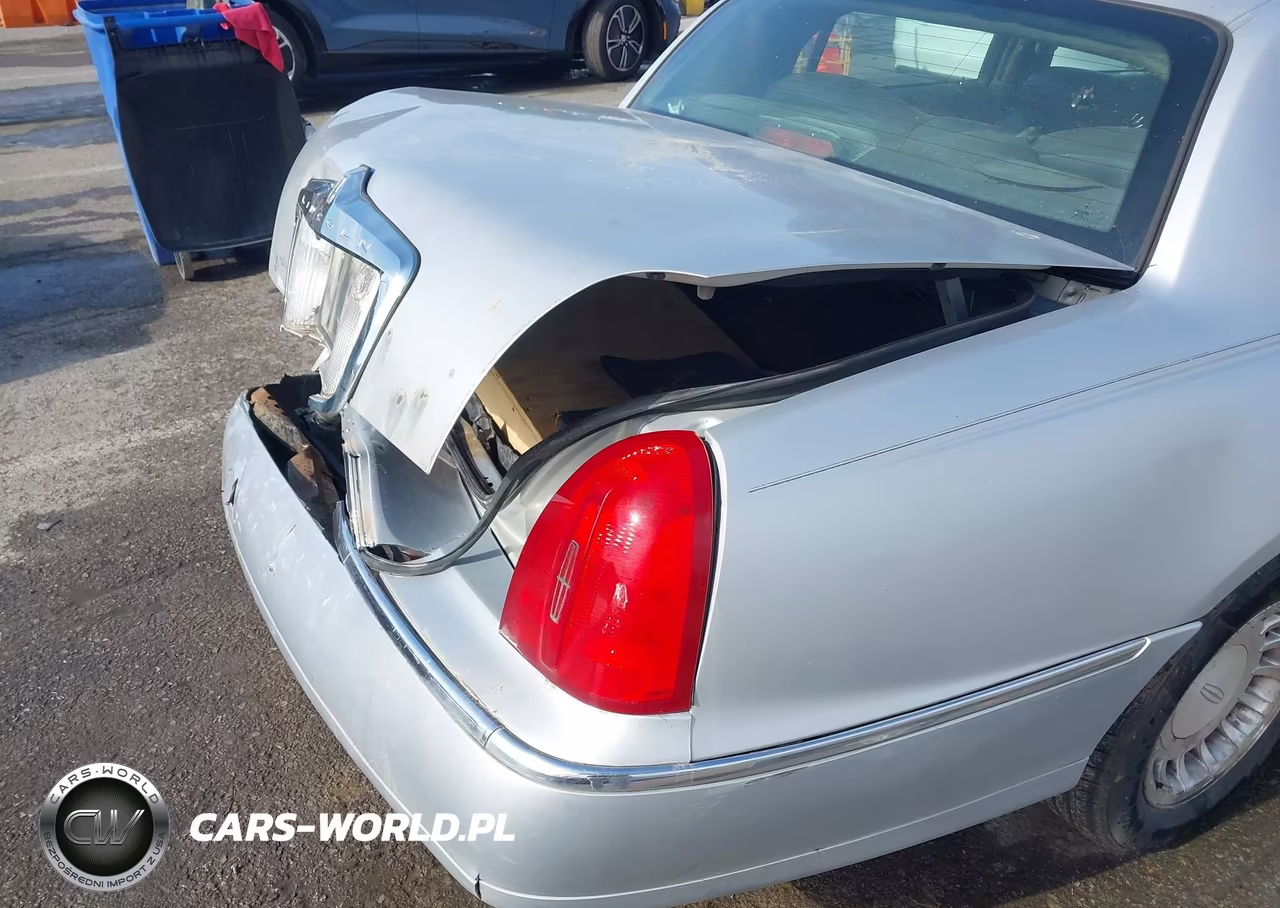 2001 Lincoln Town Car Executive VIN:1LNHM81W01Y672910 - 18