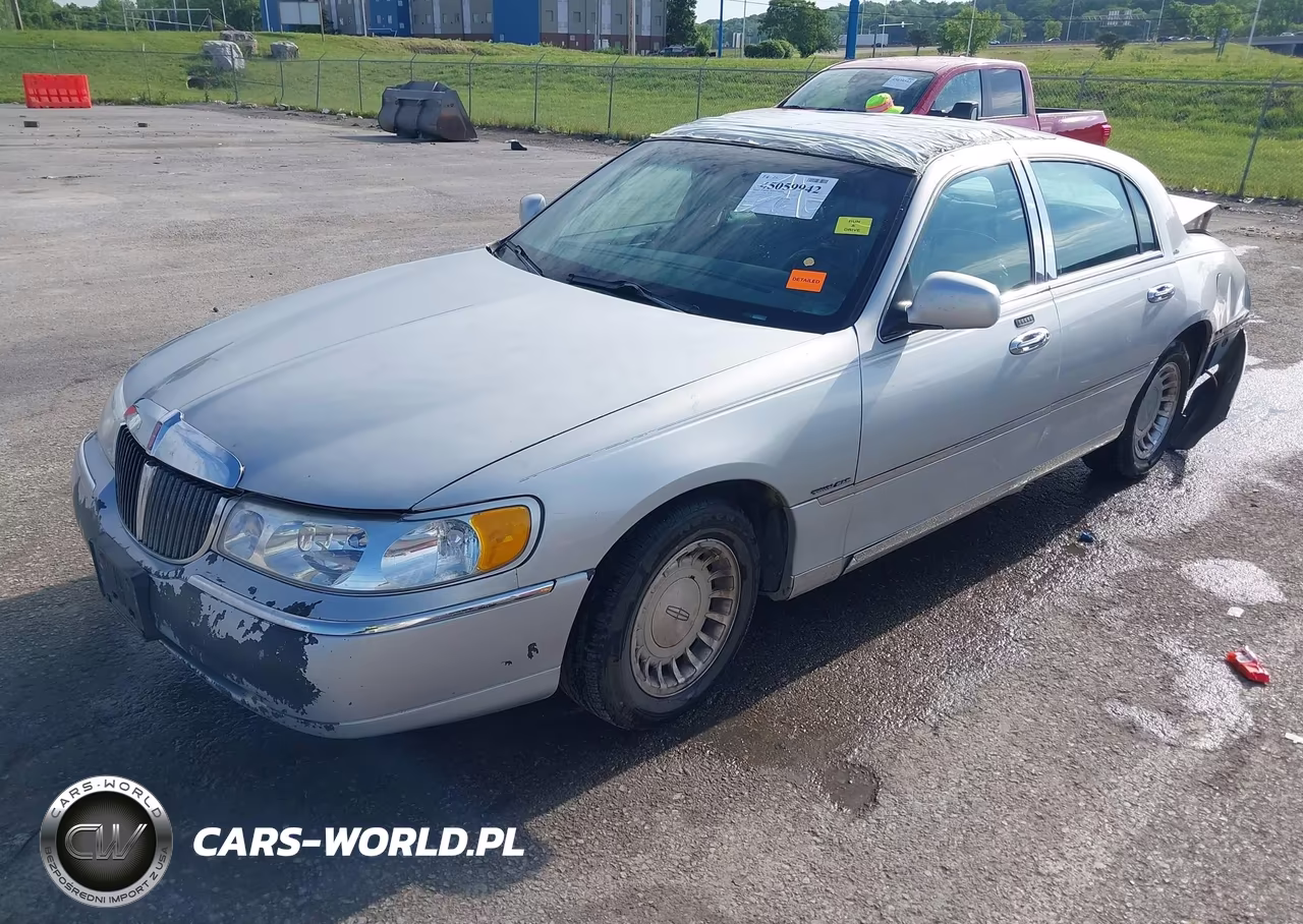 2001 Lincoln Town Car Executive VIN:1LNHM81W01Y672910 - 2