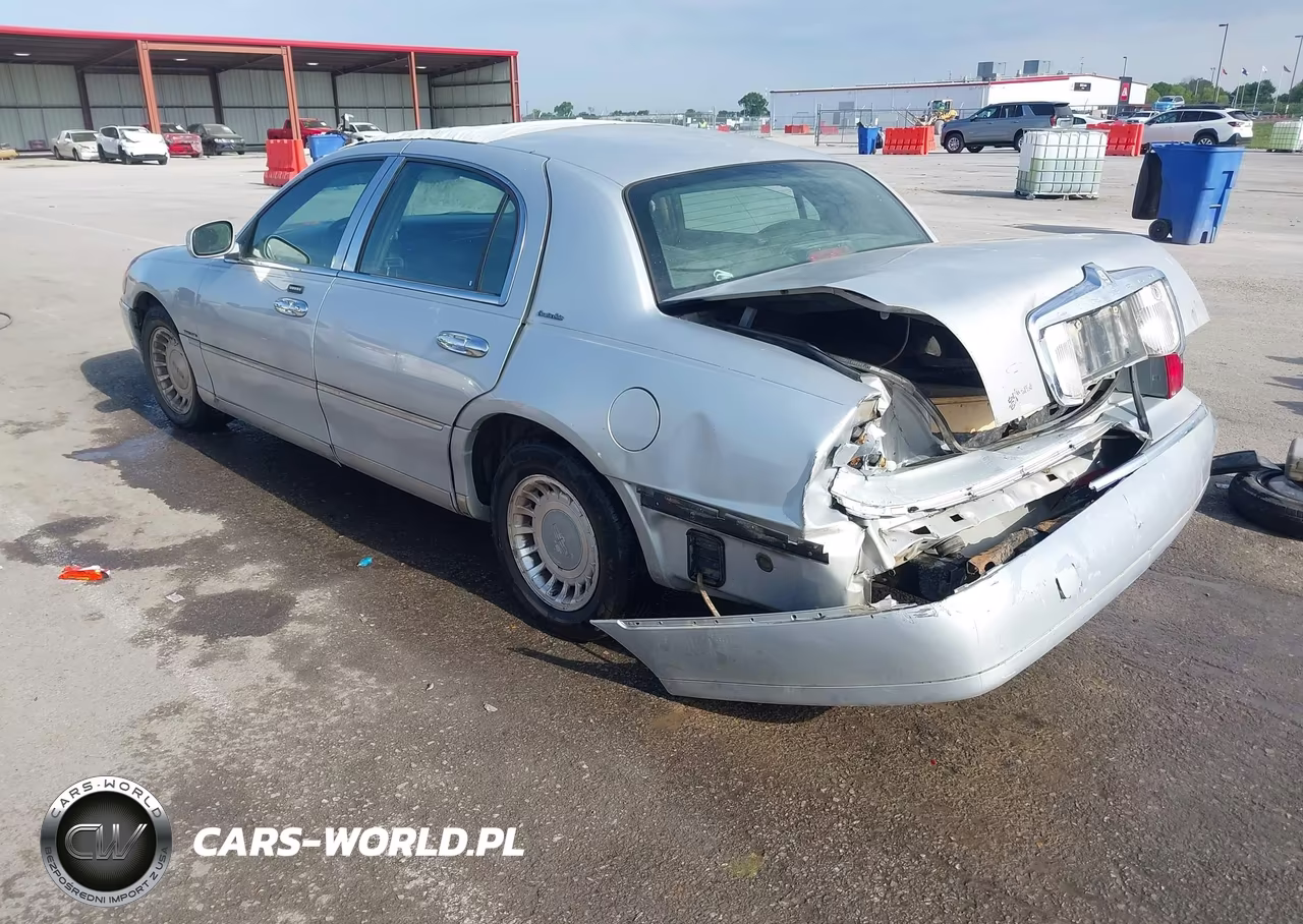 2001 Lincoln Town Car Executive VIN:1LNHM81W01Y672910 - 3