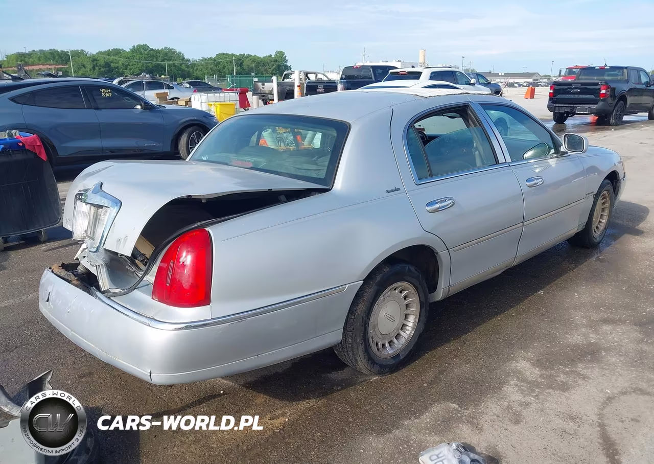 2001 Lincoln Town Car Executive VIN:1LNHM81W01Y672910 - 4