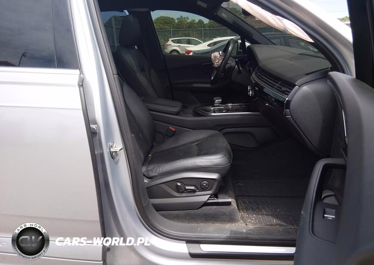 2018 Audi Q7 3.0T Premium VIN:WA1VAAF72JD040730 - 5