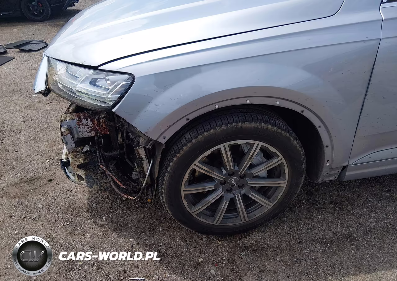 2018 Audi Q7 3.0T Premium VIN:WA1VAAF72JD040730 - 6
