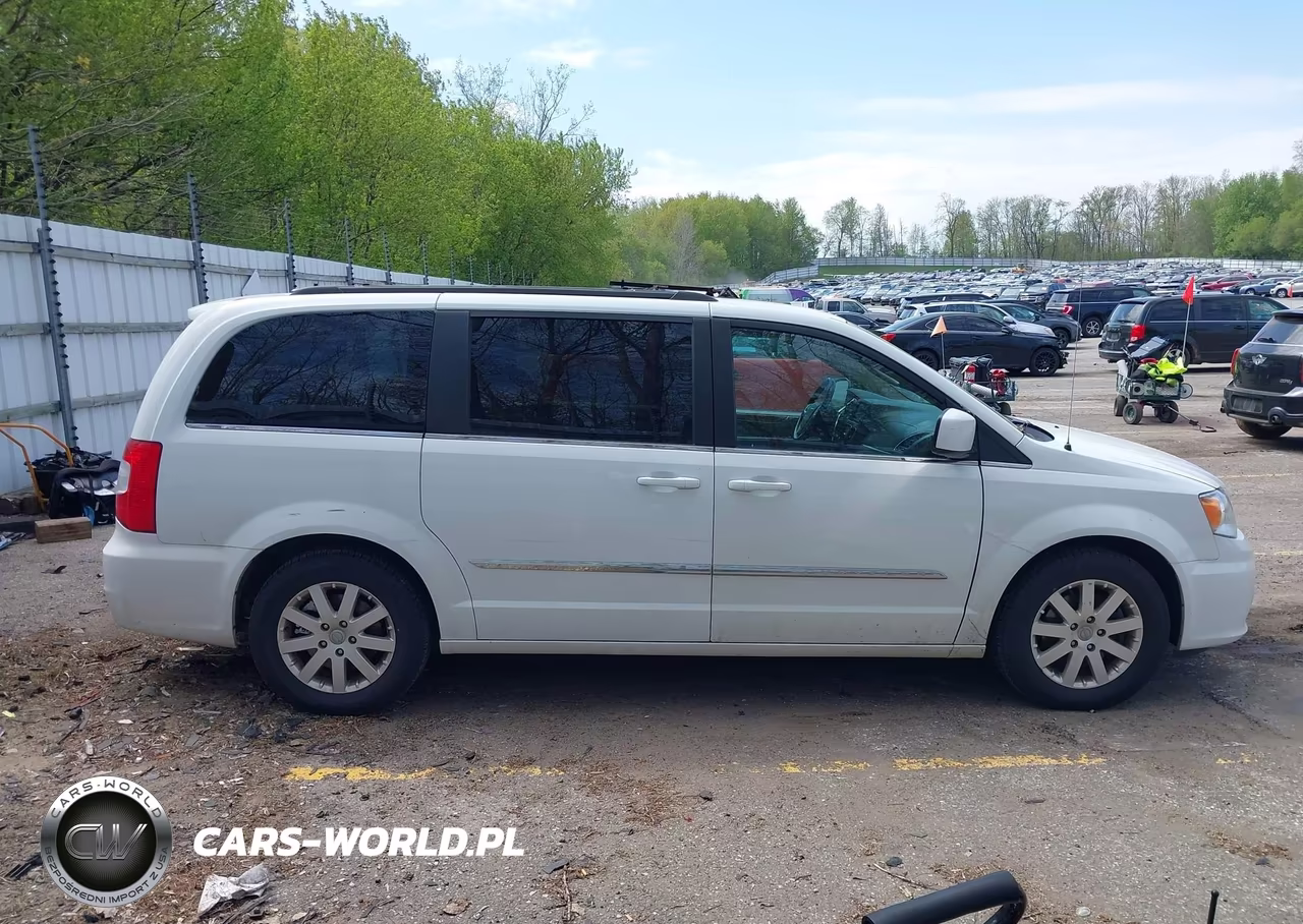 2016 Chrysler Town & Country Touring VIN:2C4RC1BG3GR295965 - 13