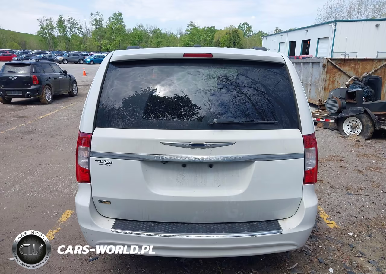 2016 Chrysler Town & Country Touring VIN:2C4RC1BG3GR295965 - 16