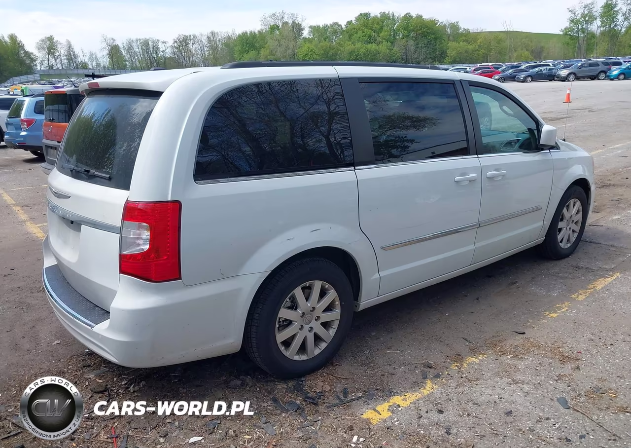 2016 Chrysler Town & Country Touring VIN:2C4RC1BG3GR295965 - 4