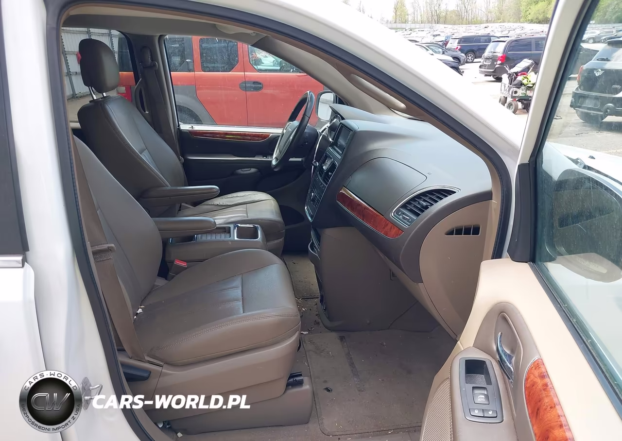 2016 Chrysler Town & Country Touring VIN:2C4RC1BG3GR295965 - 5