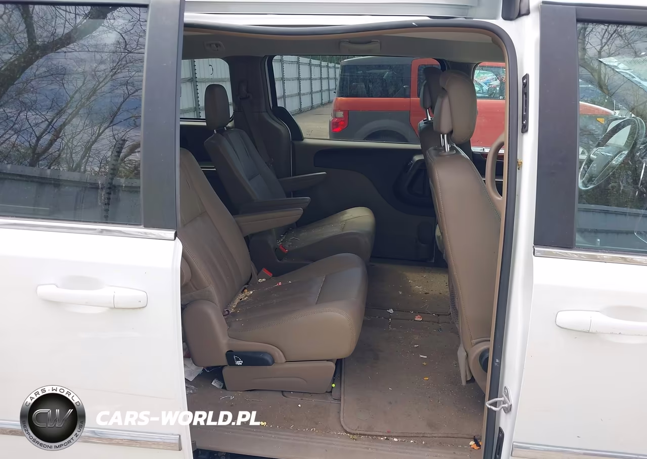 2016 Chrysler Town & Country Touring VIN:2C4RC1BG3GR295965 - 8