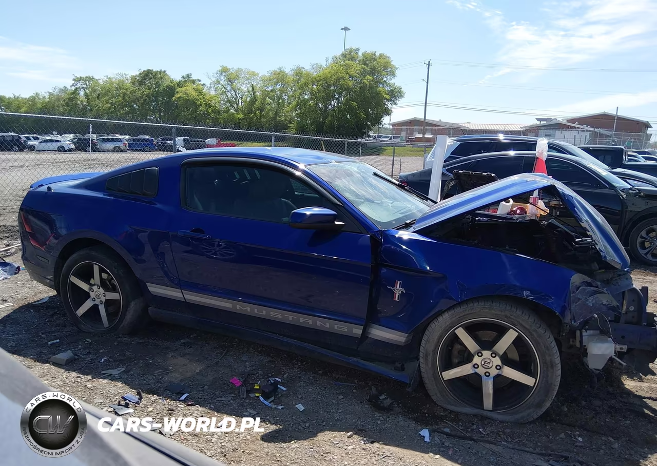 2013 Ford Mustang V6 Premium VIN:1ZVBP8AM5D5215058 - 14