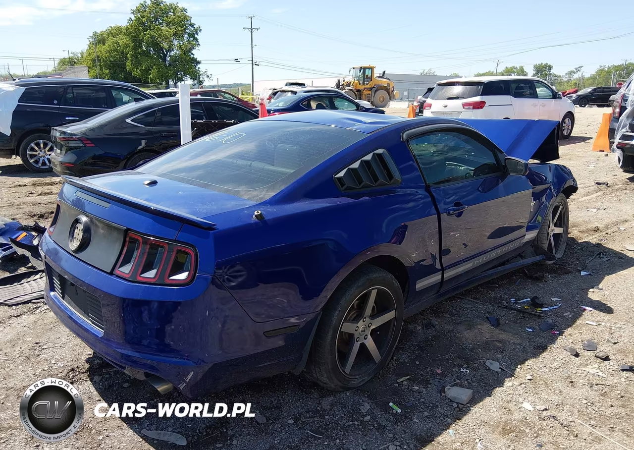 2013 Ford Mustang V6 Premium VIN:1ZVBP8AM5D5215058 - 4