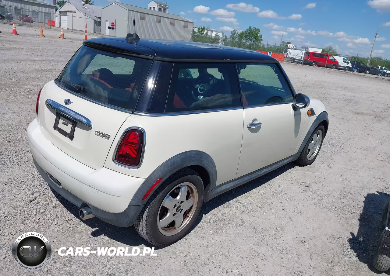 2008 Mini Cooper VIN:WMWMF33508TU65409 - 4