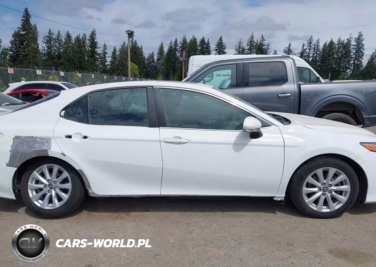 2018 Toyota Camry Le VIN:4T1B11HK3JU632756 - 14