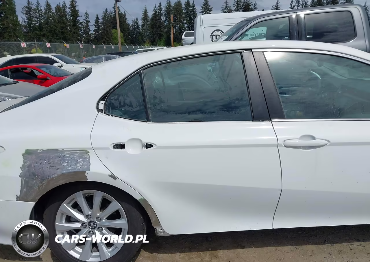 2018 Toyota Camry Le VIN:4T1B11HK3JU632756 - 19