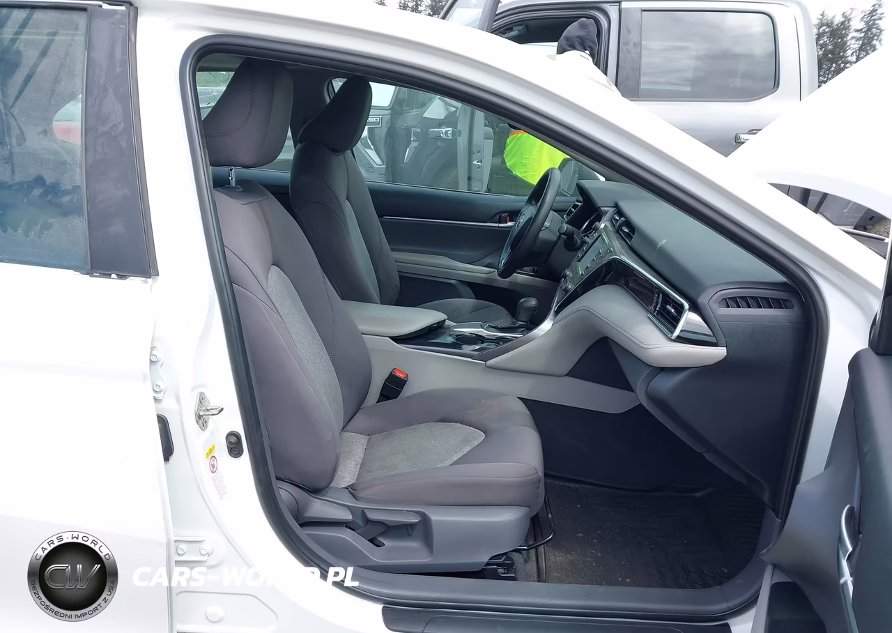 2018 Toyota Camry Le VIN:4T1B11HK3JU632756 - 5